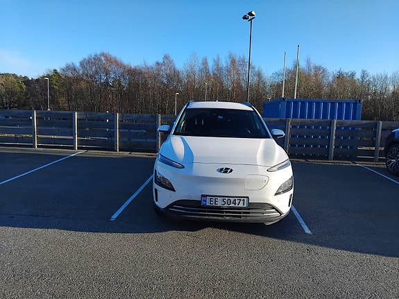 Hyundai Kona 2 of 3