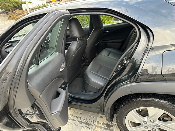 Lexus UX-Serie 10 of 19
