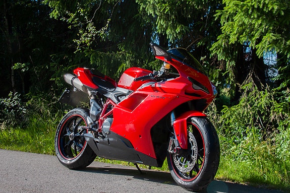 Ducati 848 EVO 4 of 10