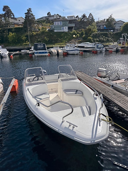 Lettkjørt og stødig båt leies ut med alt du trenger! Kartplotter, bergkiler osv 2 of 4