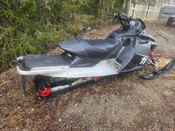 Ski-doo Summit 550f 3 of 5