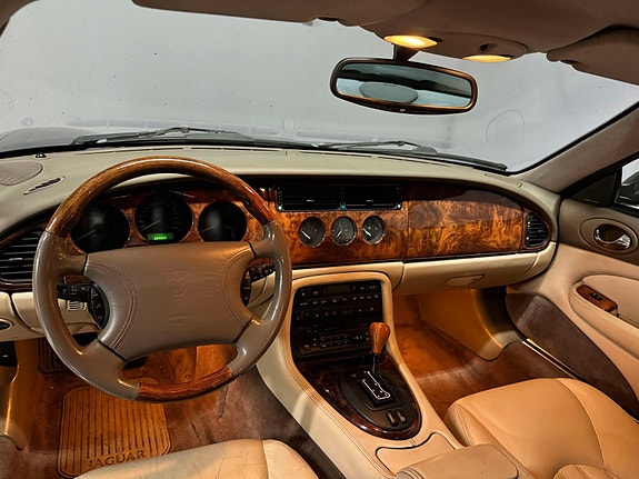 Jaguar XK 8 of 29