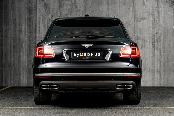 Bentley Bentayga 12 of 30
