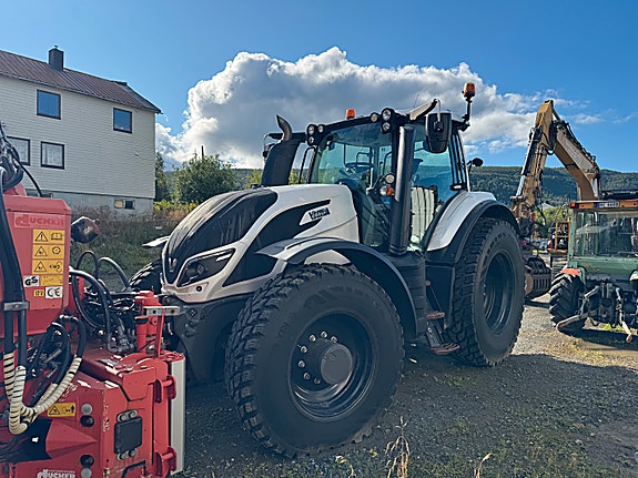 Valtra T214 Versu 2020, kr 1 000 000,-