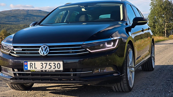 Volkswagen Passat 4 of 30