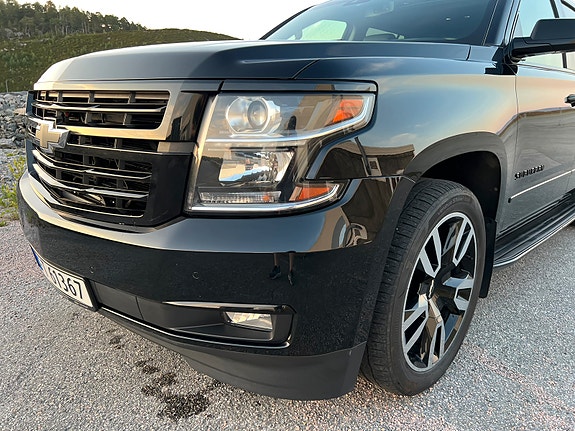 Chevrolet Suburban 6 of 30