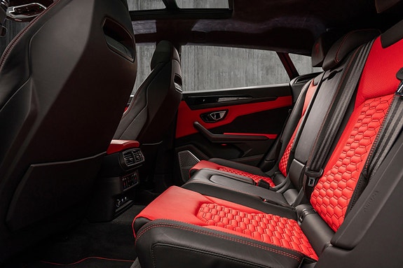 Lamborghini Urus 24 of 30