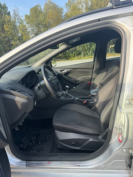 Ford Focus 13 of 30