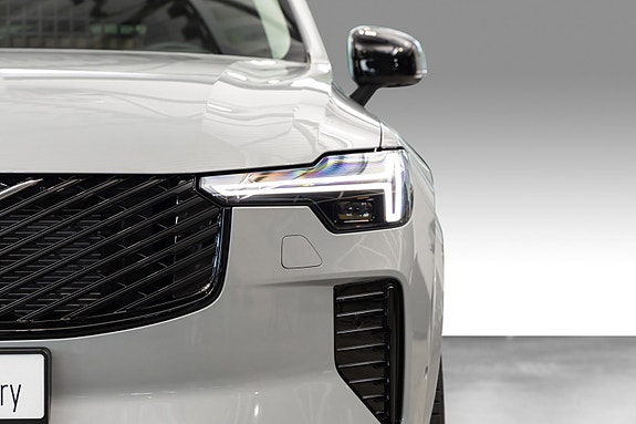 Volvo XC90 4 of 26