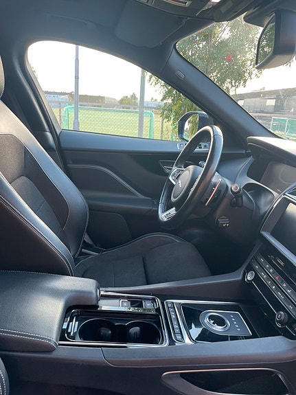 Jaguar F-PACE 24 of 28