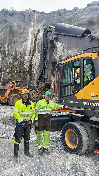 Kontraktør LNS i arbeid med portalen - 1