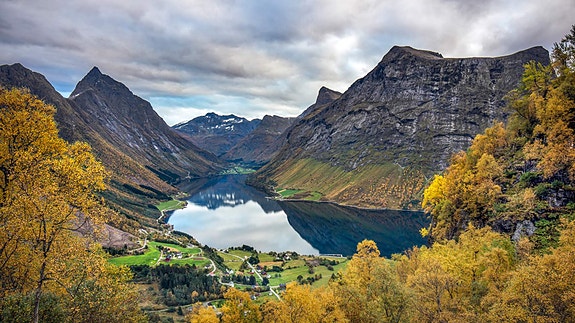 Bus tour along Hjørundfjorden