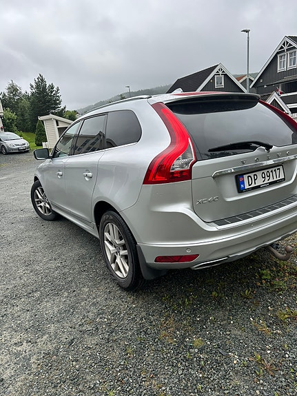 Volvo XC60 3 of 17