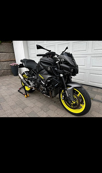 Yamaha MT-10 2 of 30