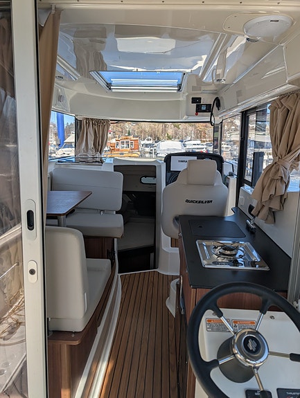 QUICKSILVER 905 PILOTHOUSE 4 of 5