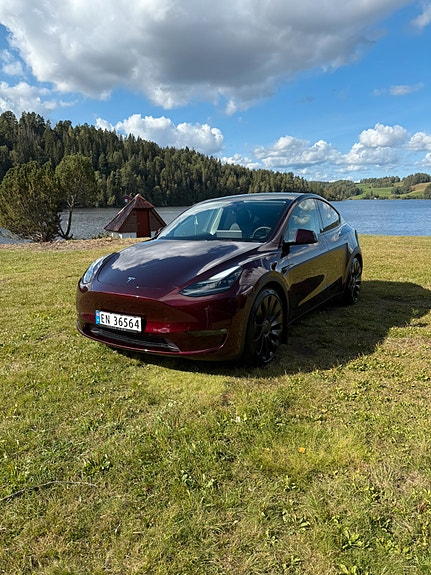 Tesla Model Y 3 of 23