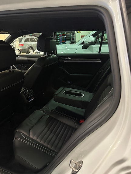 Volkswagen Passat 17 of 28