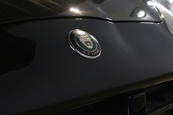 Jaguar XK 18 of 21