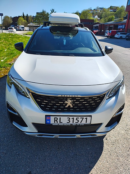 Peugeot 5008 2 of 5