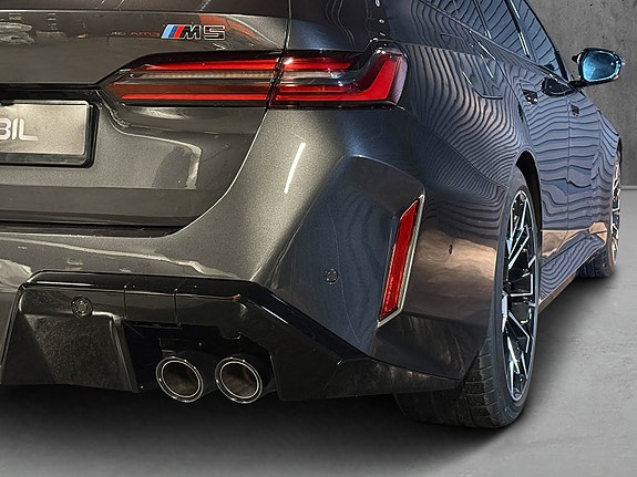 BMW M5 11 of 30