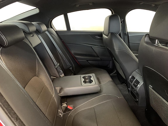 Jaguar XE 23 of 24