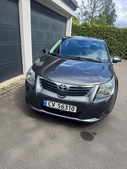 Toyota Avensis 2 of 5