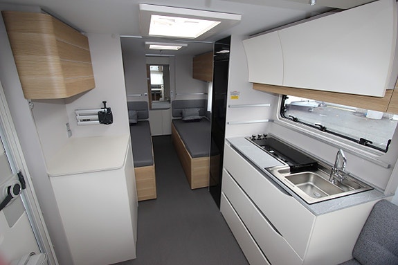 Adria Adora 572 UT /solselle/fortelt og movere 13 of 17