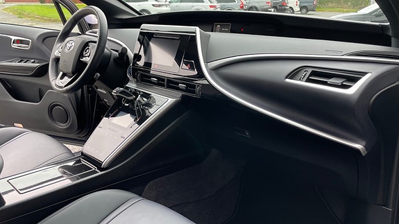 Toyota Mirai 13 of 22