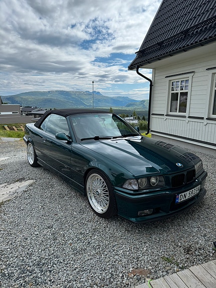 BMW 320 2 of 17