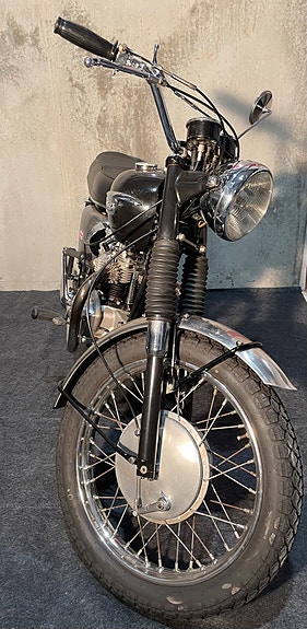 Triumph Bonneville 650 T 120R 2 of 5