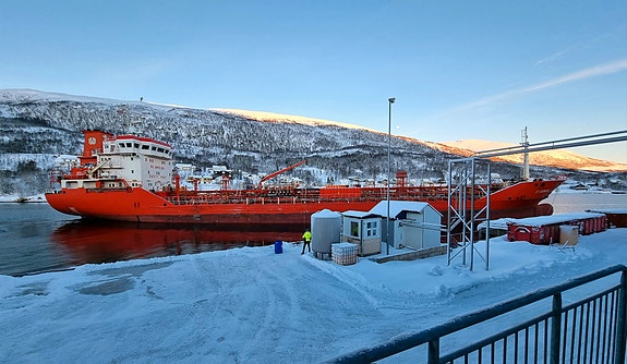 Mottak av fiskeolje for prosessering til høykonsentrert omega-3