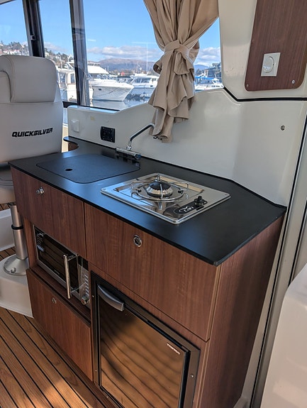 QUICKSILVER 905 PILOTHOUSE 5 of 5