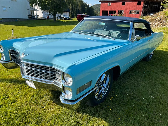 Cadillac Deville 5 of 5