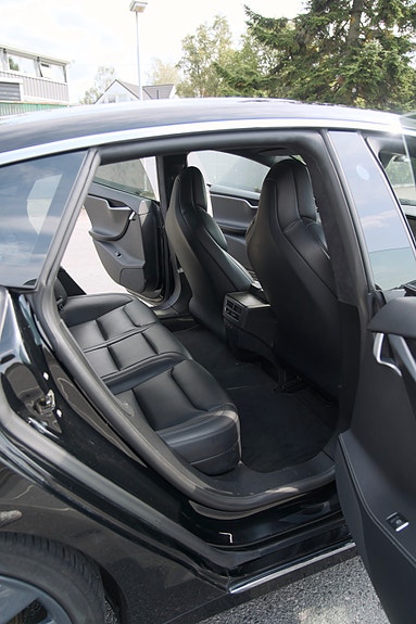 Tesla Model S 18 of 30