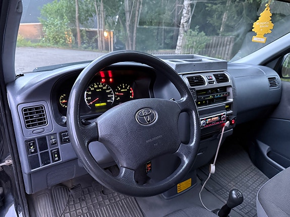 Toyota HiAce 9 of 22