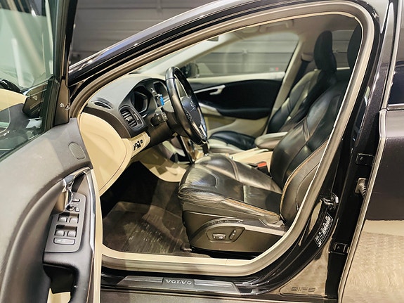 Volvo V40 Cross Country 25 of 30
