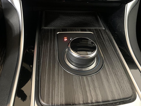 Jaguar XE 15 of 24