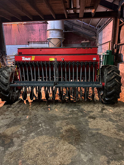 Tume HKL 2500 med grasfrø aggregat 2014, kr 90 000,-