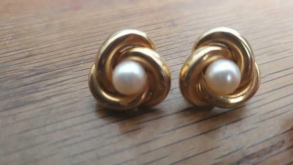 Vintage øreklips i gull med kulturperler