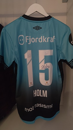Kampbrukt og signert Vålerenga fotballdrakt😍