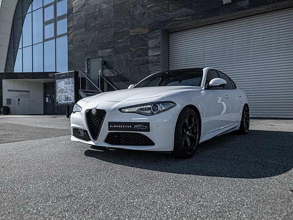 Alfa Romeo Giulia 5 of 5