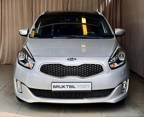 Kia Carens 2 of 5