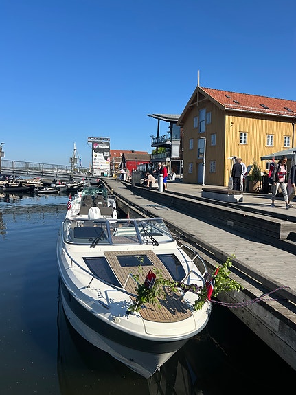 Nydelig daycruiser - UTTERN D77 premium - utleie Tønsberg 3 of 5