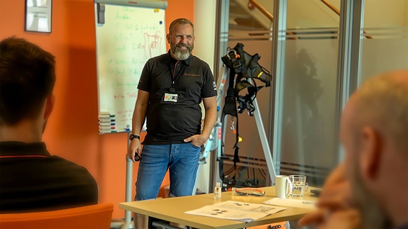 Carl Sigve i undervisningssituasjon.