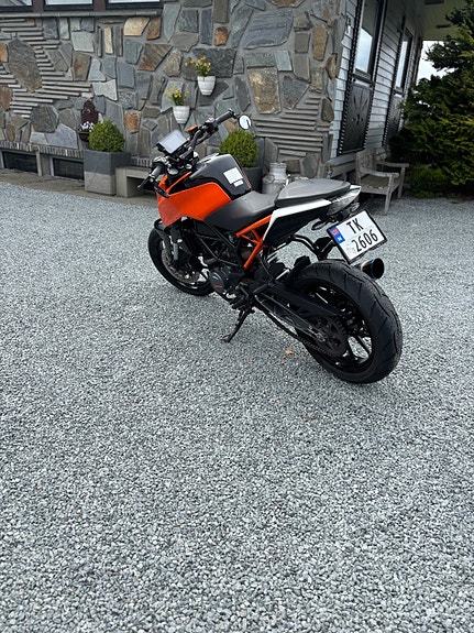 KTM 125 Duke 2 of 5