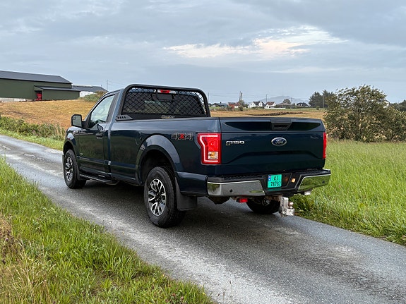 Ford F-150 4 of 5