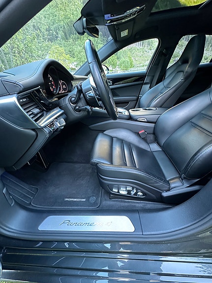 Porsche Panamera 24 of 30