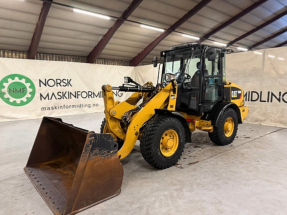 Cat 906M High Flow, 40 km/t med skuff og plog # TIL LEIE#