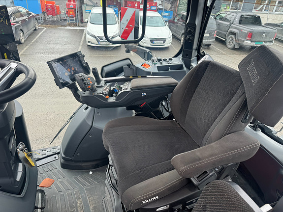 Valtra Demo Q 305 Utstyrsbombe! 2024, kr 2 445 000,-