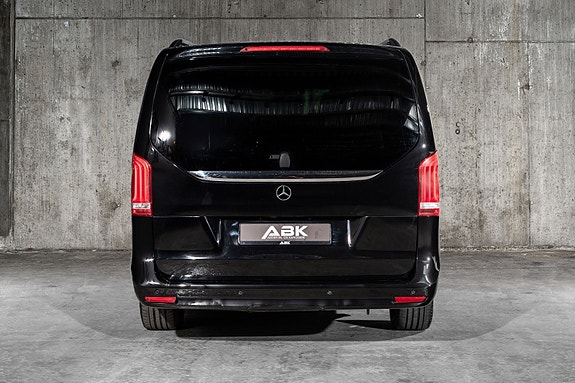 Mercedes-Benz EQV300 5 of 5